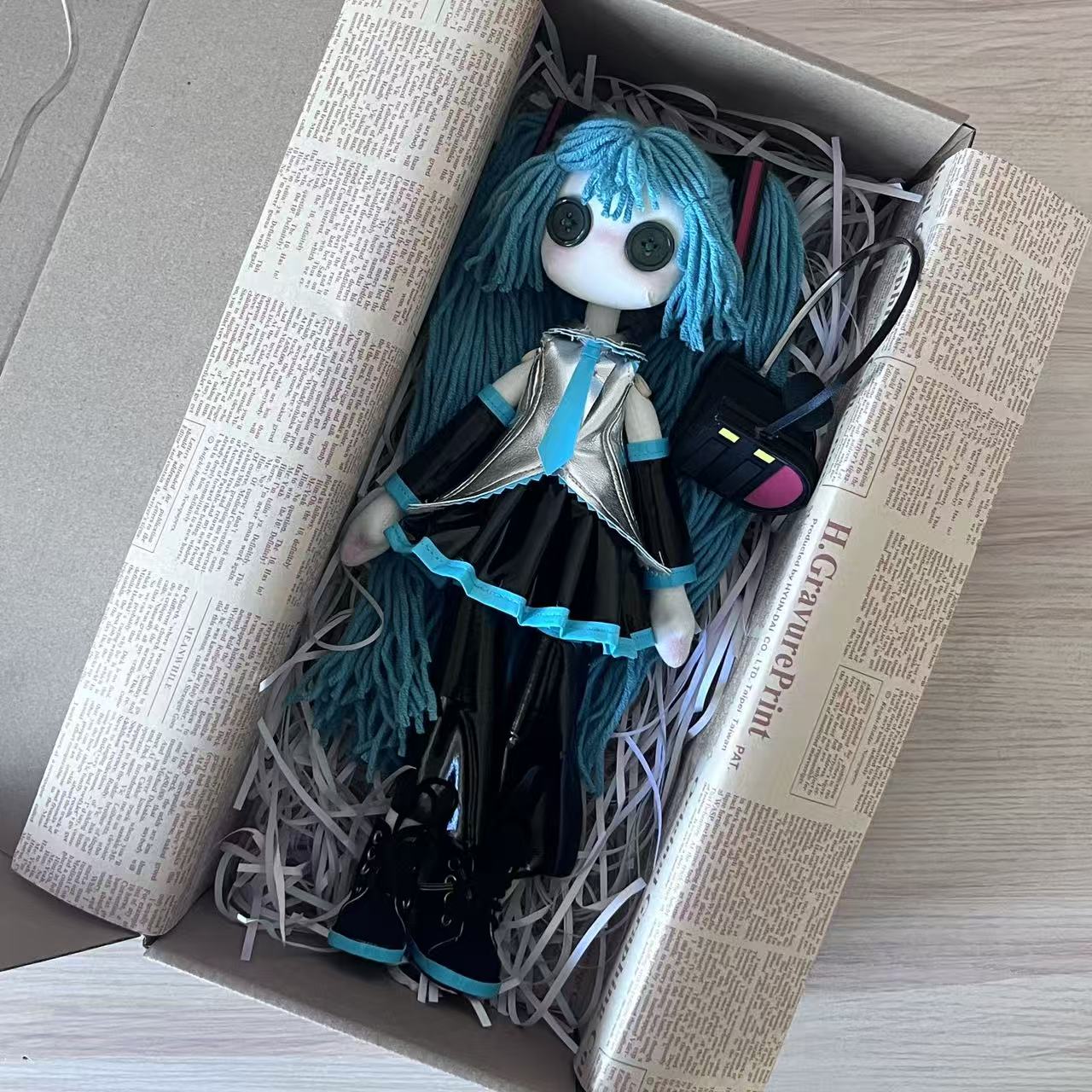 Hatsune Miku Doll —— turquoise button eyes